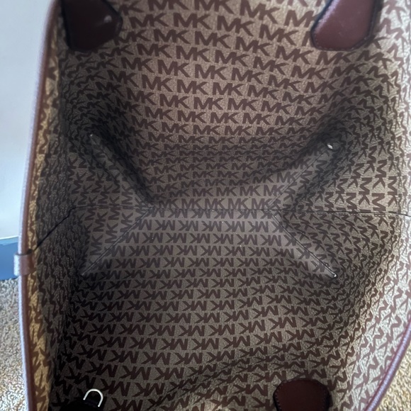 Authentic Michael Kors - Picture 2 of 3